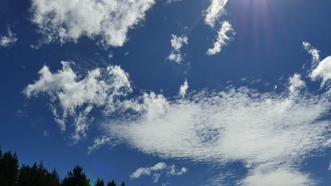 Nueva-Zelanda-Dos-Tipos-De-Nubes-Rayos-De-Sol-Lapso-De-Tiempo