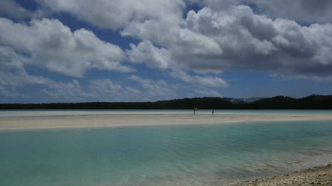Aitutaki-Lagune-Mit-Paar-Auf-Sandbank