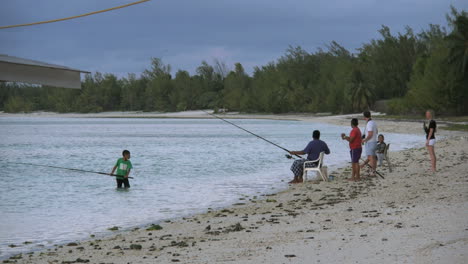 Aitutaki-Locals-Fishing-And-Tourists