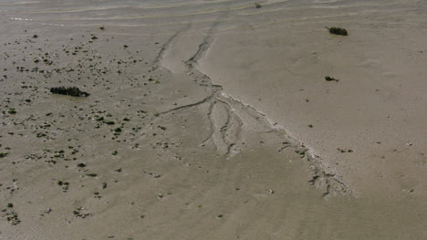 Aitutaki-Water-Cuts-Tiny-Channel-In-Sand