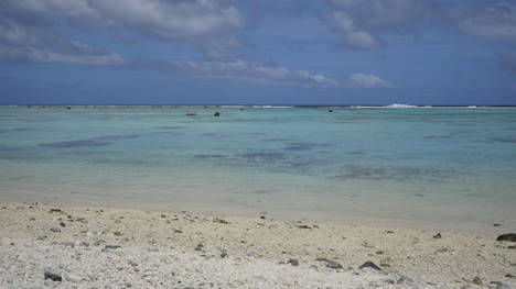 Aitutaki-Weißer-Sandstrand-Und-Wasserlagune