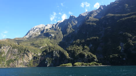 Neuseeland-Tasman-Shore-In-Der-Nähe-Von-Milford-Sound