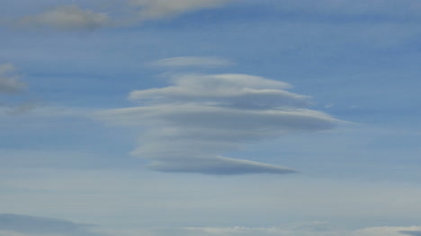 Nueva-Zelanda-Muchas-Nubes-De-Olas