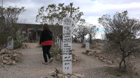 Arizona-Tombstone-Boot-Hill-Mit-Touristen-Zu-Fuß
