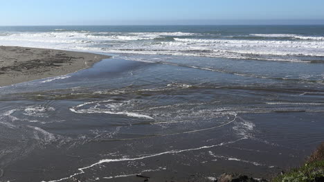 California-Salmon-Creek-Gezeitenbohrung-Stromaufwärts-Ziehen