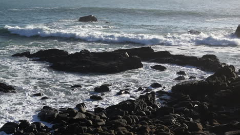 Kalifornien-Hohe-Wellen-Erreichen-Steine-Salzpunktpfanne