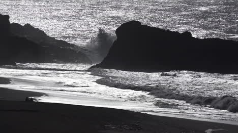 Roca-De-California-Con-Olas-Alejar