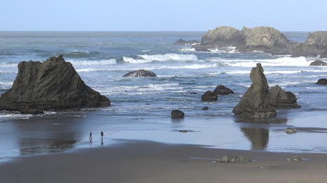 Oregon-Coast-Bandon-Beach-Scene-Pan