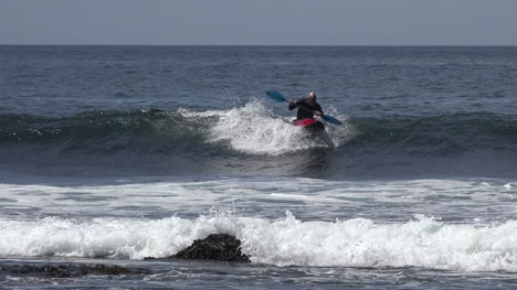 California-Santa-Cruz-Kayaker-Rides-Waves-Pan