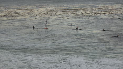 Kalifornien-Santa-Cruz-Surfer-Spielen-Zoom-In