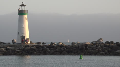 Kalifornien-Leuchtturm-Und-Segelboot-Zeitraffer-Pan