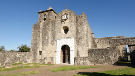 Texas-Goliad-Presidio-La-Bahia-Church-Facade
