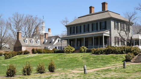 Virginia-Colonial-Williamsburg-House-On-A-Grassy-Rise