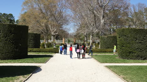 Virginia-Colonial-Williamsburg-Personas-En-Caminata