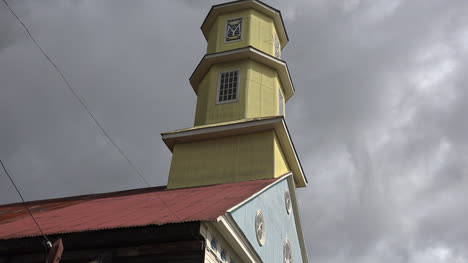 Chile-Chiloe-Glockenturm-Der-Chonchi-Kirche-Nach-Oben-Kippen
