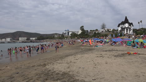 Escena-De-La-Playa-De-Chile-Papudo