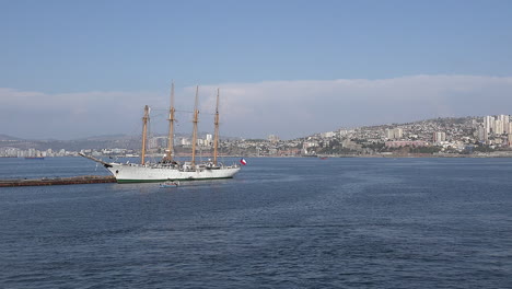 Chile-Valparaiso-Pans-And-Zooms-On-Schooner