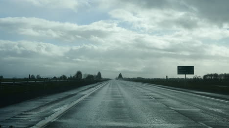 Oregon-Highway-Bajo-El-Lapso-De-Tiempo-De-Las-Nubes