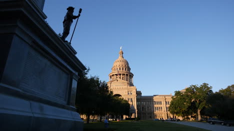 Capitolio-De-Texas-Austin-Y-Estatua-Confederada