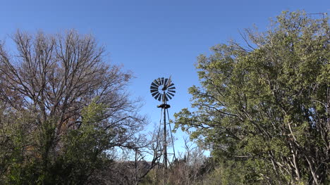 Texas-Big-Bend-Se-Acerca-Al-Molino-De-Viento