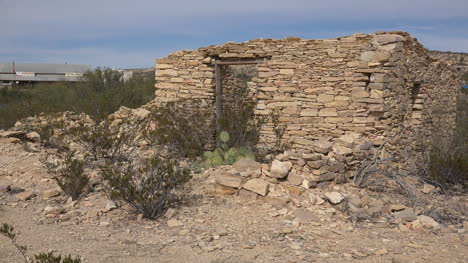 Texas-Terlingua-Steinruine-Mit-Entferntem-Handelszentrum-Verkleinern-Center