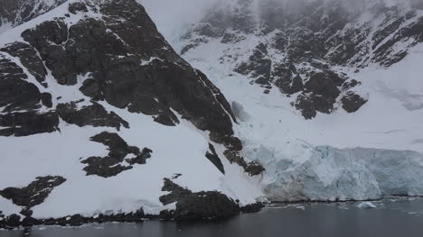 Antarktis-Lemaire-Felsen-Und-Gletscherrand