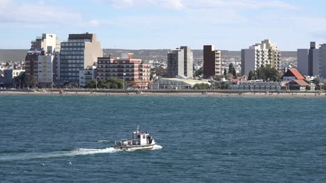 Argentinien-Puerto-Madryn-Schwenken-Und-Zoomen