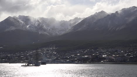 Argentinien-Ushuaia-Nebel-über-Cirque-Hintergrundbeleuchtung