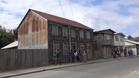 Chile-Chiloe-Chonchi-House-And-People