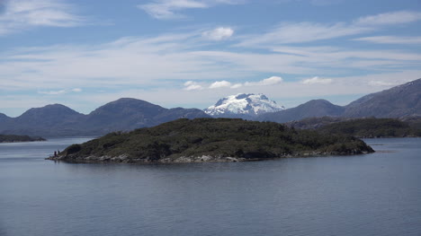 Chile-Monte-Burney-Pico-Volcánico-Más-Allá-De-La-Isla
