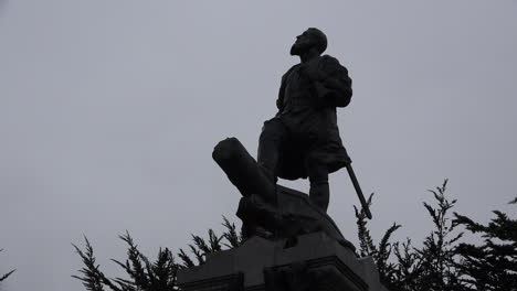 Chile-Punta-Arenas-Estatua-De-Fernando-Y-Magallanes