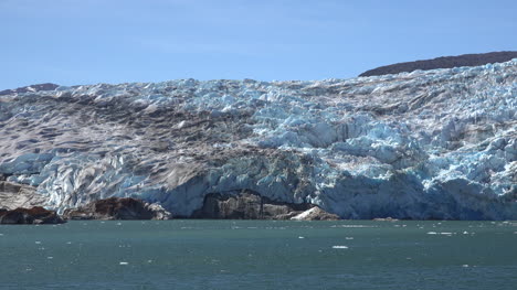 Chile-Glaciar-Tempanos-Pasando-Frente-Glacial