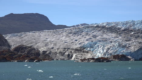 Chile-Tempanos-Gletscher-Vorbei-An-Eisfront-Und-Felsen