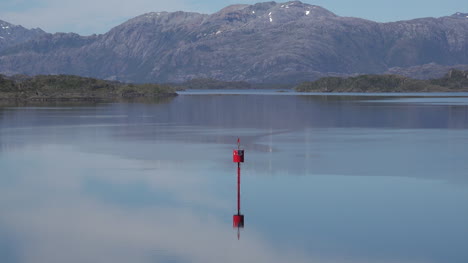 Chile-Zoomt-Auf-Den-Roten-Bouy-Am-Paso-Sommer