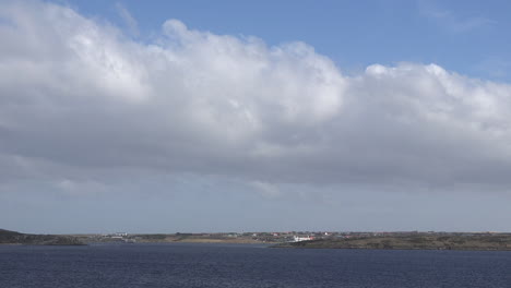 Falklands-Pfannen-Ansicht-Mit-Wolke