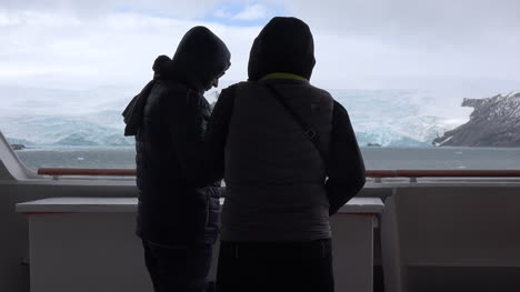 Passagiere-Der-Antarktis-Admiralitätsbucht-Beobachten