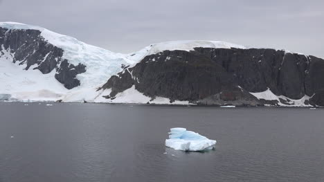 Antarctica-Gerlache-Strait-With-Snow-And-Rocks