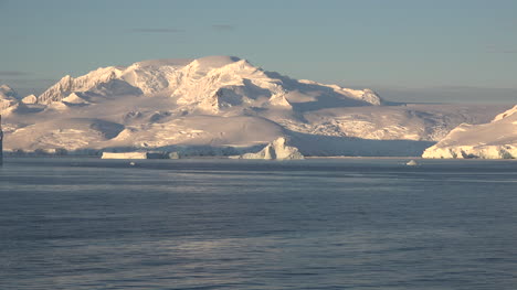 Antarctica-A-Large-Iceberg-Comes-Into-View