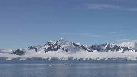 Antarctica-Distant-Mountains-In-Sun-Pans-And-Zooms-Out