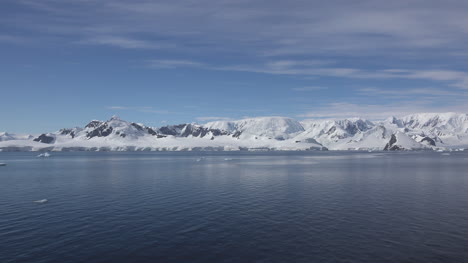 Die-Antarktis-Zoomt-In-Die-Berge