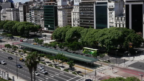 Argentinien-Buenos-Aires-Mit-Blick-Auf-Die-Avenue-Mit-Verkehrsneigung