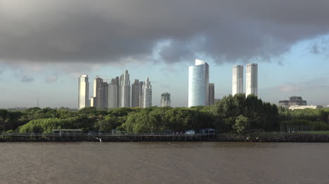 Argentina-Buenos-Aires-Rascacielos-En-Suburbios