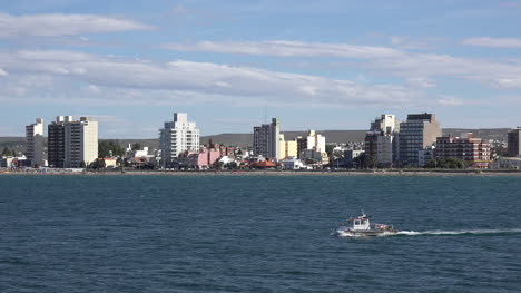 Argentina-Puerto-Madryn-Y-Bote-Pequeño