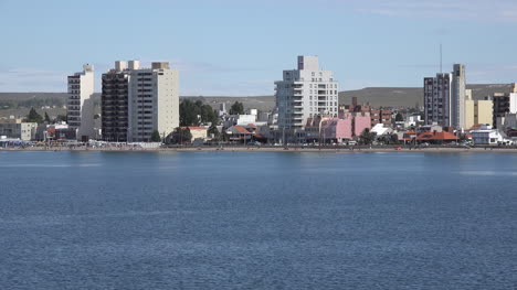 Argentinien-Puerto-Madryn-Hochhäuser