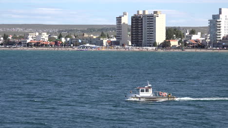 Argentinien-Puerto-Madryn-Kleine-Boot-Dreht