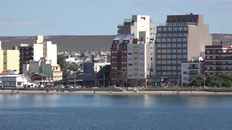 Argentinien-Blick-Auf-Strand-Und-Gebäude