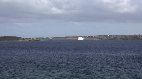 Falkland-Schiff-Verlässt-Hafen-In-Port-Stanley-Zoomt-Herein