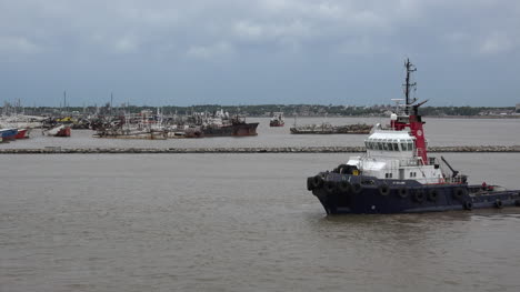 Uruguay-Schlepper-Im-Hafen-Von-Montevideo