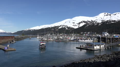 Alaska-Whittier-Hafenblick-Mit-Booten