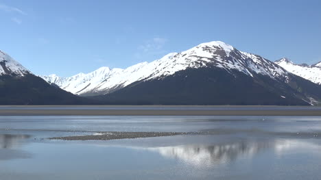 Alaska-Reflexionen-Im-Wechsel-Armschwenk